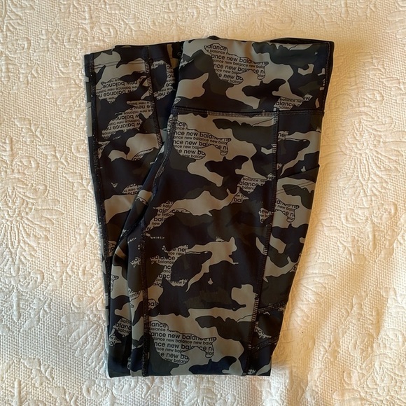 New Balance Core Tights Women Green Camo Print Large Nettle Green Pockets EUC - Picture 4 of 9